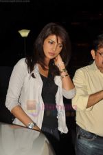 Priyanka Chopra leaves for London for Kunal Kohli_s film in Mumbai Airport on 20th July 2011 (2).JPG
